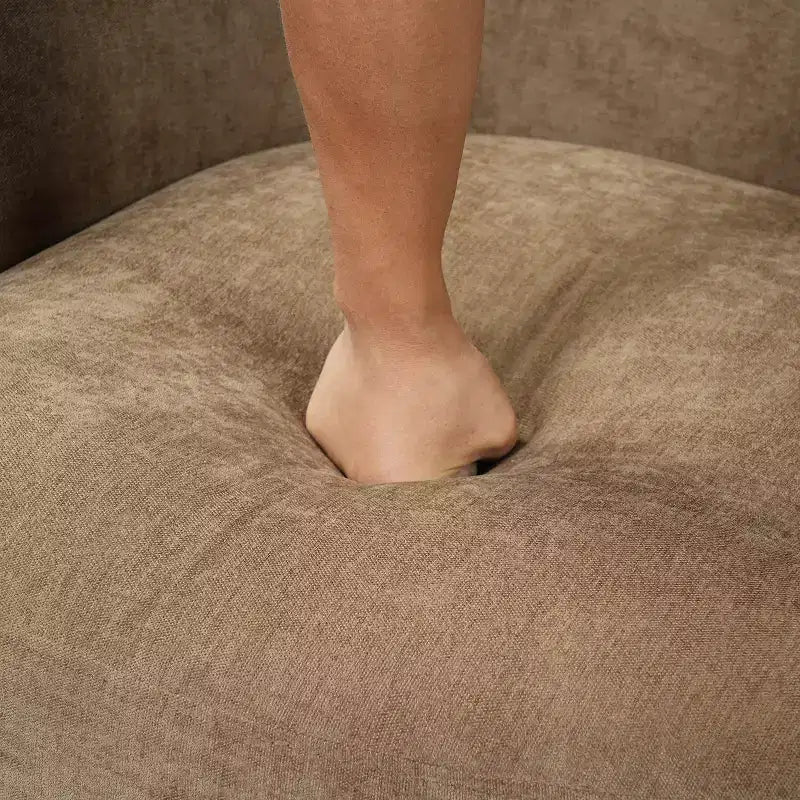 Fauteuil d'appoint pivotant moderne Suroi avec structure en bois et pieds en métal
